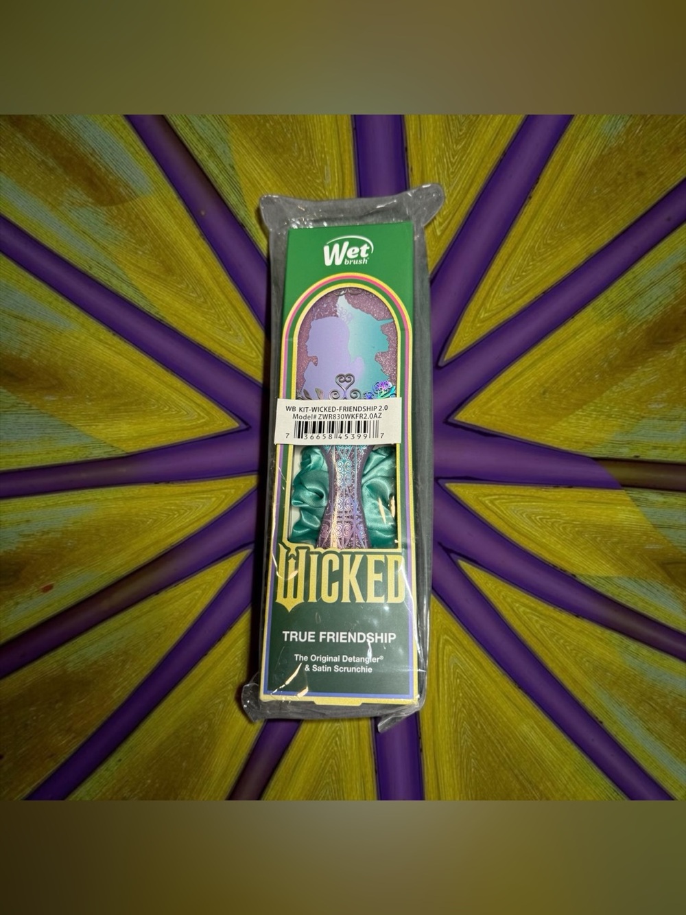 💜💚WET BRUSH💜💚Wicked True Friendship Detangler Brush & Satin Scrunchie/NIP